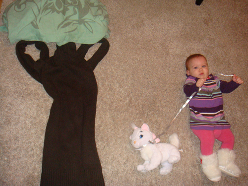 Mia u šetnji sa macom ;-) image